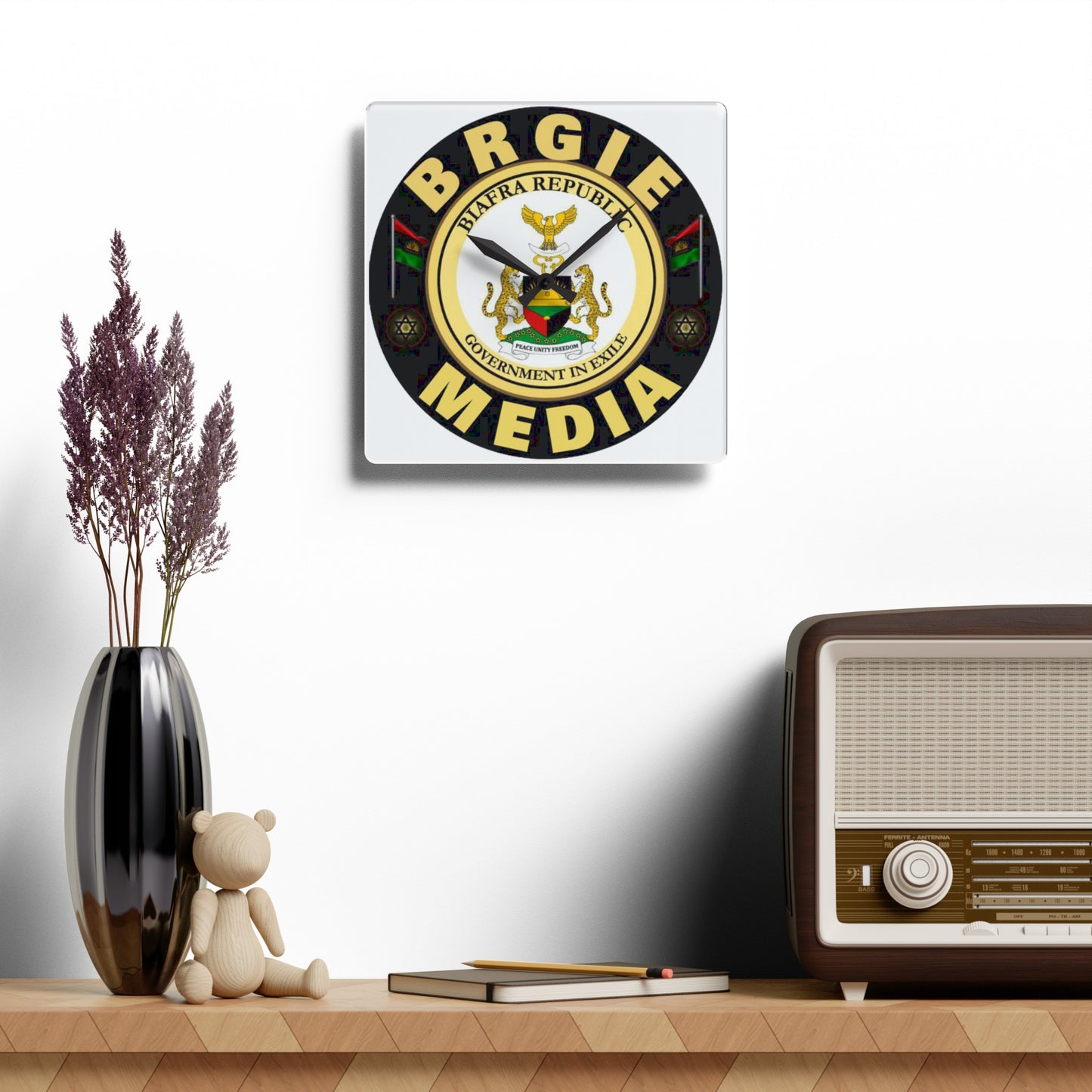 BRGIE Media Acrylic Wall Clock