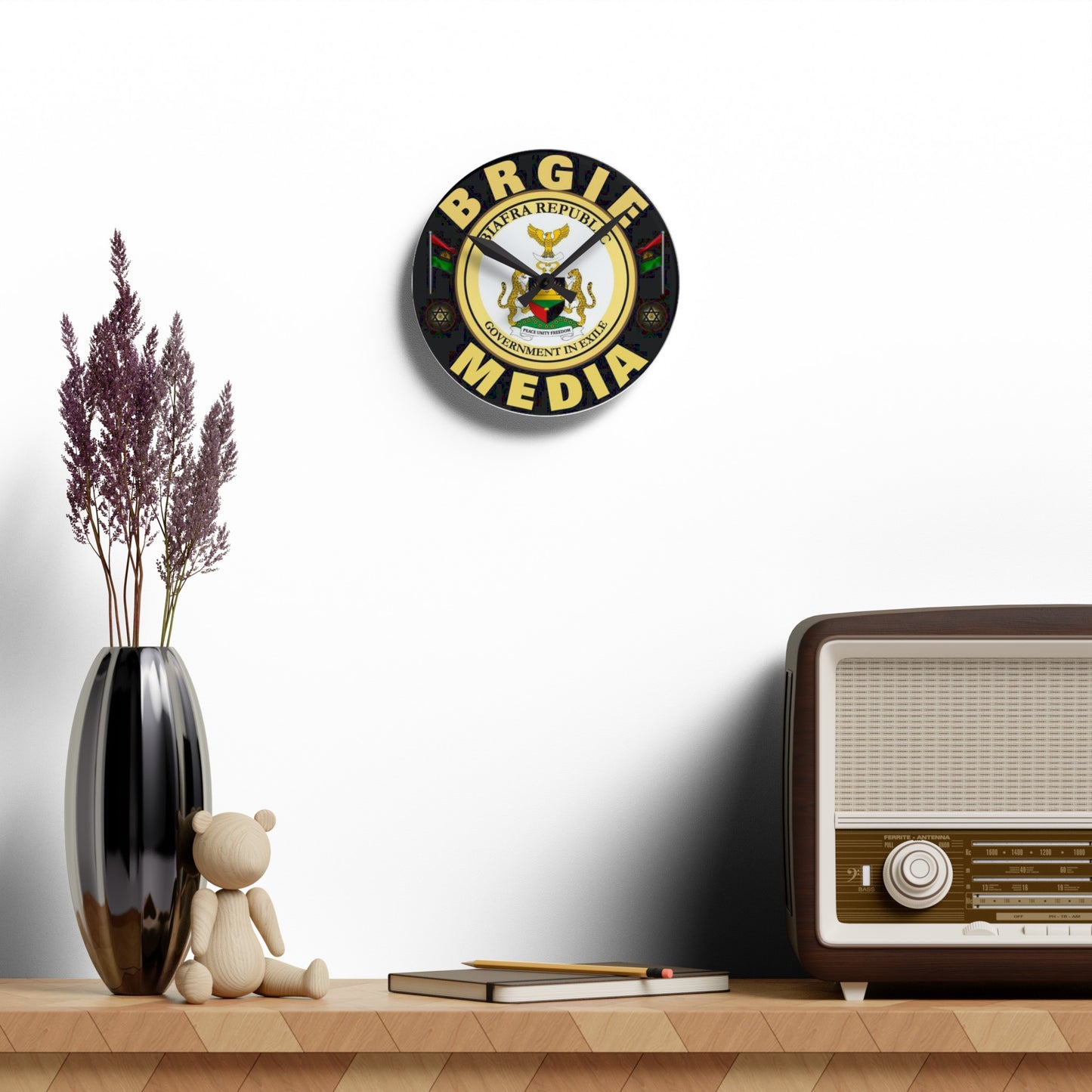 BRGIE Media Acrylic Wall Clock